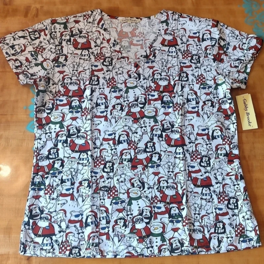 Women's Scrub Top Size Large by Gabby Brooke Christmas Santa Penguin pattern NWT